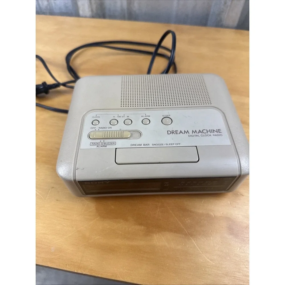 Sony Dream Machine ICF-C240 Digital Alarm/Radio-beige- Tested & Working